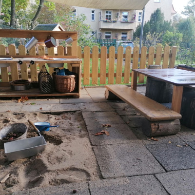 Sandkasten und Sitzecke